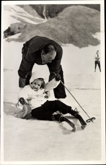 Postcard Princess Margriet of the Netherlands skiing in St. Anton, 1949