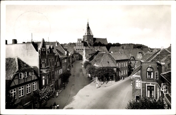 Postcard Mölln in the Duchy of Lauenburg, historical town view, Gothic church, half-timbered houses, le...