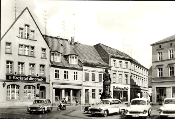 Postcard Perleberg in der Prignitz, district library, street view, cars, statue