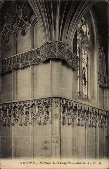 Ak Amboise Indre et Loire, Innenansicht der Chapelle Saint-Hubert, gotische Architektur, Fenster