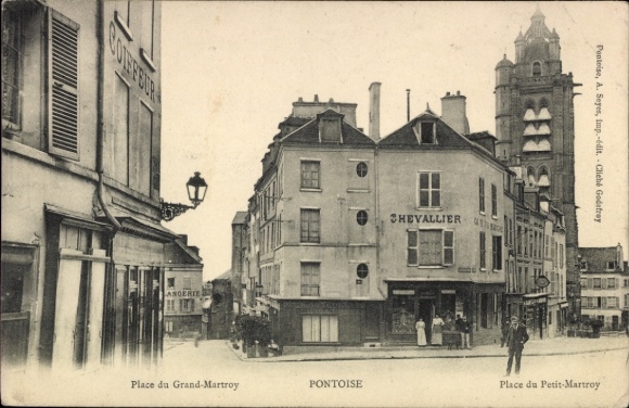 Ak Pontoise Val d'Oise, Gebäude, Straßenszene, Café,  französische Architektur