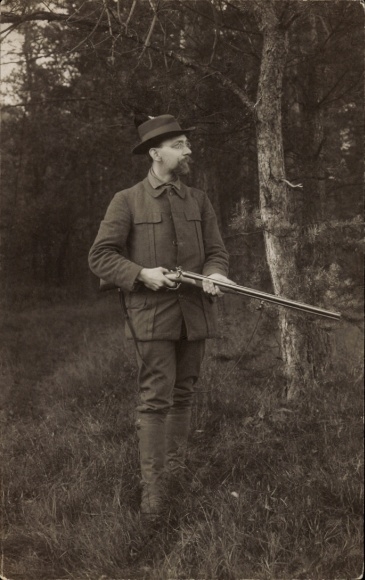 Photo Postcard hunter with rifle in the forest