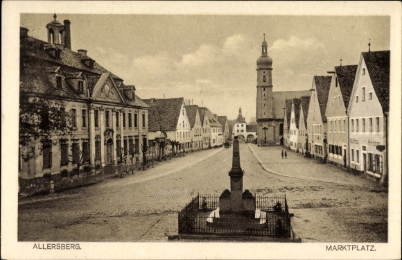 Ak Allersberg im Kreis Roth Mittelfranken, Partie am Marktplatz, Denkmal, Blick zur Kirche, Kaufhaus