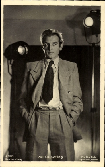 Postcard actor Will Quadflieg, standing portrait, spotlight