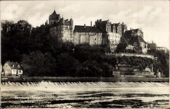Postcard Bernburg an der Saale Salzlandkreis in Saxony-Anhalt, part of the castle, weir