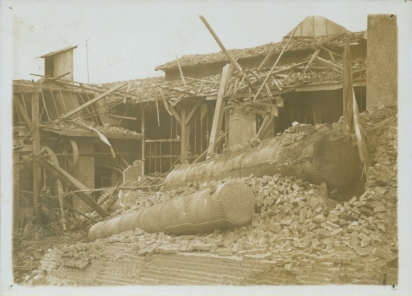 Photo Ivry sur Seine Val de Marne, explosion of a factory, debris, 1912