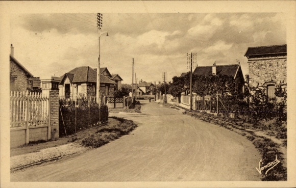 Ak Andrésy Yvelines, Straße mit Einfamilienhäusern, Bäume, Laternen, Wolken
