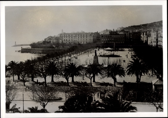 Fot. H. Hoffmann, Bastia Haute Corse, promenada, pomnik, listopad 1942 r.