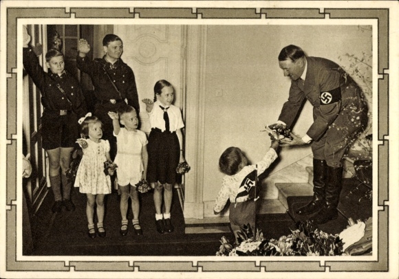Ganzsachen Ak Kinder begrüßen Adolf Hitler, Blumenstrauß, Propaganda, Hitlerjugend, BDM