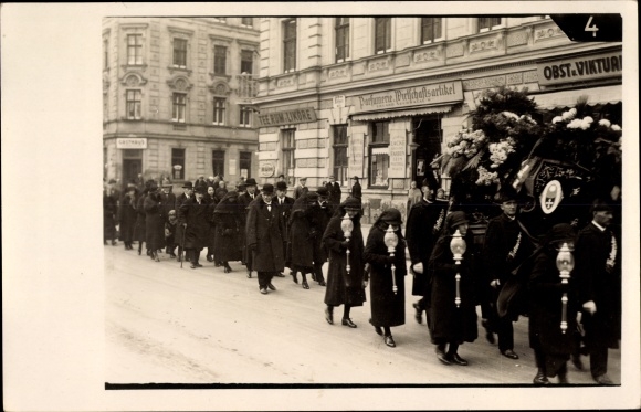 Photo PC Vienna 17. Hernals, Perfumery Rötzerg. 38, funeral procession