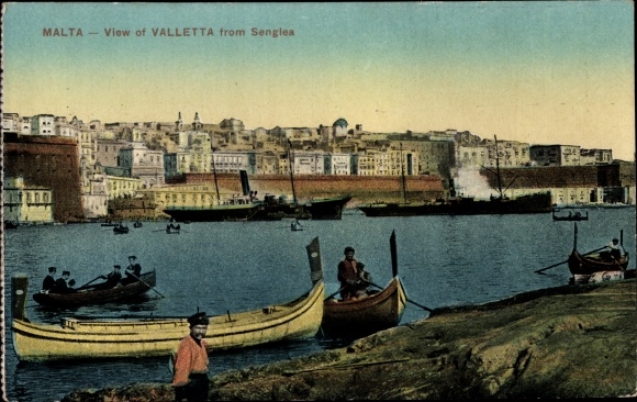 Postcard Valletta Malta, view of the town from Senglea, rowing boats