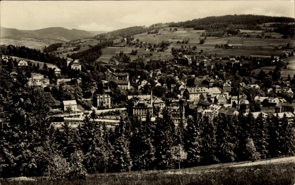 Ak Klingenthal in het Vogtland Saksen, landschapsgezicht, huizen, bomen, bergen, vintage stijl