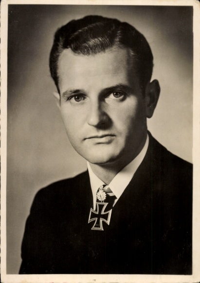 Ak Ritterkreuzträger Kapitänleutnant Heinrich Bleichrodt, Eichenlaub, Portrait, Kriegsmarine
