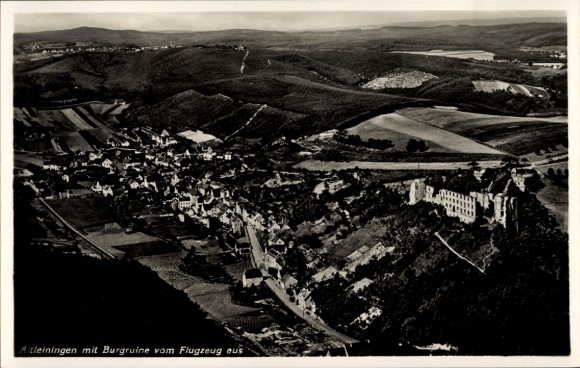 Ak Altleiningen in der Pfalz, Luftaufnahme von  Burgruine, Landschaft, Felder