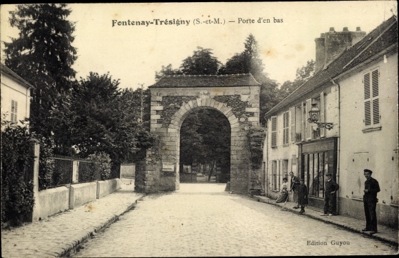 Ak Fontenay Tresigny Seine et Marne, Porte d&#39;en Bas