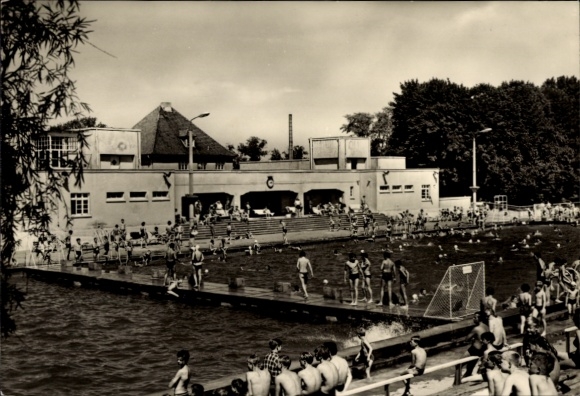 Postcard Halberstadt am Harz, summer pool, swimmers in the water, lido, building in the background