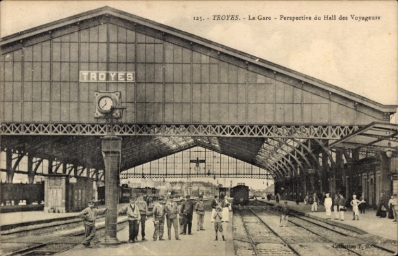 Ak Troyes Aube, treinstation, perron, blik in de stationshal