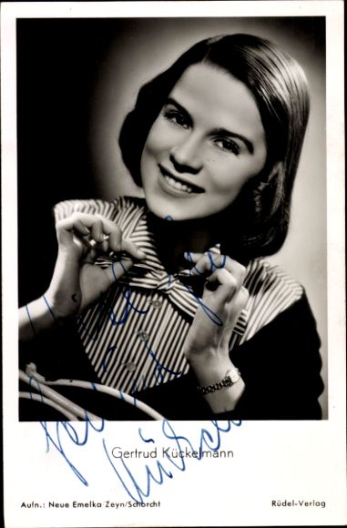 Postcard actress Gertrud Kückelmann, portrait, autograph, the chaplain of San Lorenzo