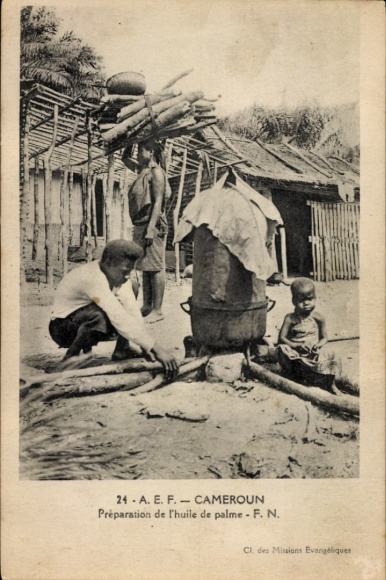 Postcard Cameroon, Preparation de l'huile de palme, palm oil