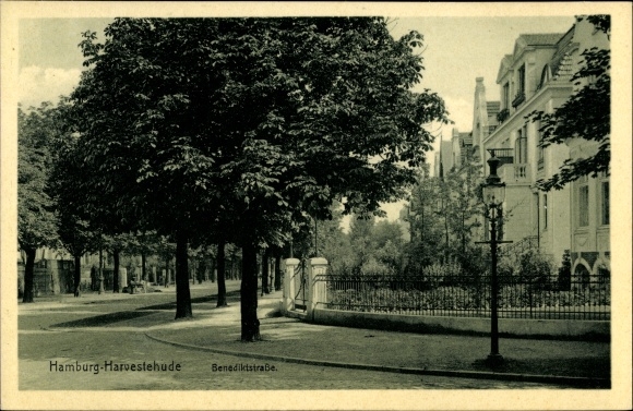 PC Hamburg Eimsbüttel Harvestehude, view of Benediktstrasse, residential buildings