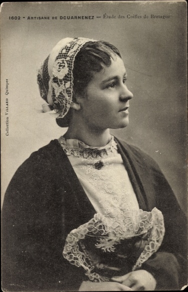 Postcard Douarnenez Finistère, Study of the Headdresses of Brittany