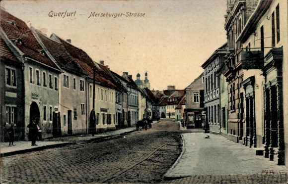 Ak Querfurt im Saalekreis, Merseburger Straße,  Gebäude, teils besetzt, Pferdewagen