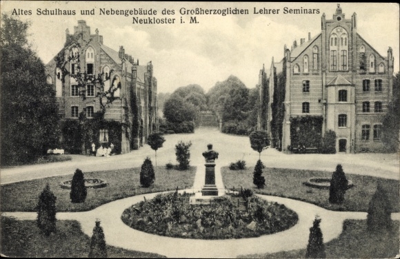 Postcard Neukloster in Mecklenburg, old schoolhouse and outbuilding of the teacher training college, memorial
