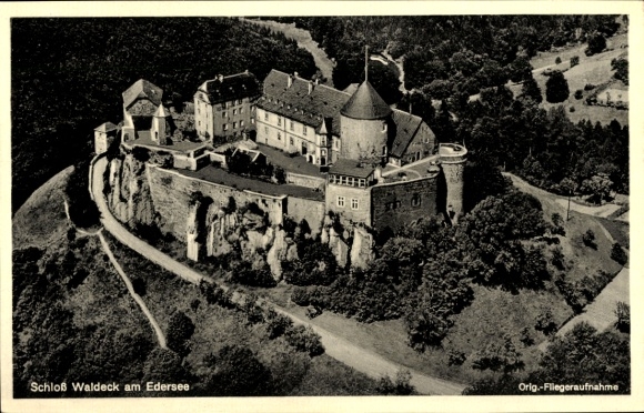 KP Waldeck am Edersee Hesja, widok z lotu ptaka na zamek Waldeck, Edersee, hotel zamkowy, tarasy,...