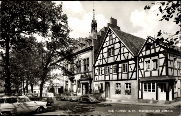 Postcard Bad Honnef am Rhein, market square with town hall, half-timbered houses, trees, old cars