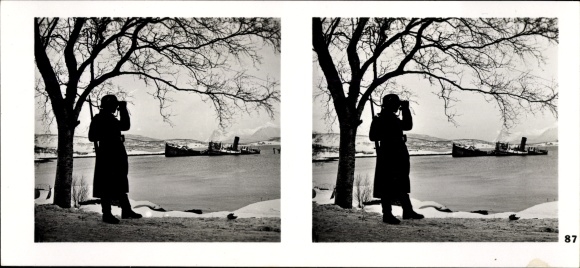 Stereo spatial image photo &quot;Our Navy&quot; No. 87 Narvik, post in the harbor, sunken steamer