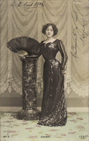 Postcard Varieté artist Courti, Olympia, portrait in dress, fan