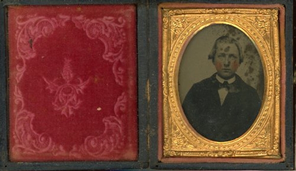 Daguerreotype Photo portrait Gold Frame Antique Red Velvet, Man