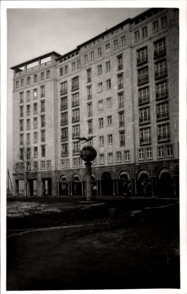 Photo Postcard Berlin Friedrichshain, Stalinallee, Strausberger Platz