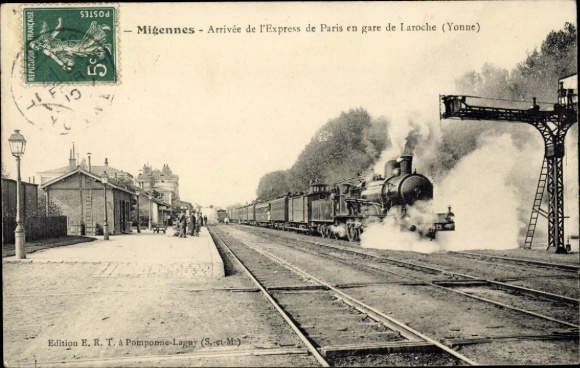 Postcard Laroche Migennes-Yonne, arrival of the express train from Paris to the station
