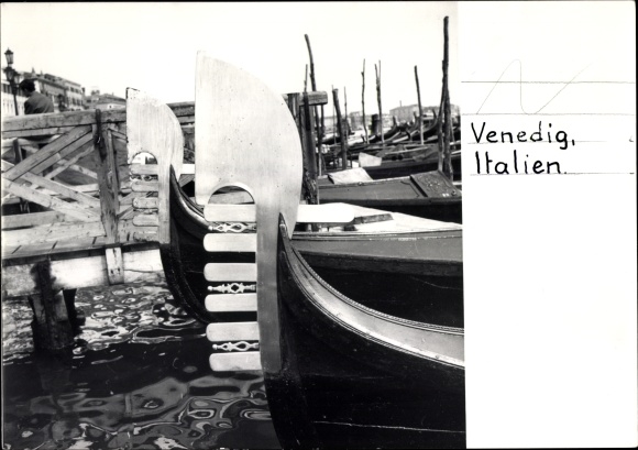 foto Venezia Venetië Veneto, gondels in de haven