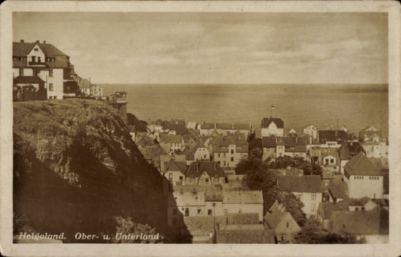 Ak Nordseeinsel Helgoland,  von  Ober- und Unterland, Meer im Hintergrund