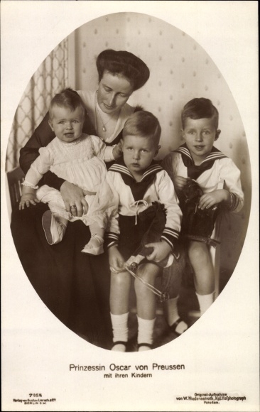 Postcard Countess Ina Marie von Bassewitz, wife Prince Oskar of Prussia, children, Liersch 7955