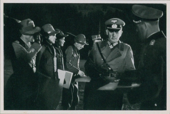 Collector's photo Olympics 1936, Colonel General v. Blomberg, award ceremony Italian military patrol