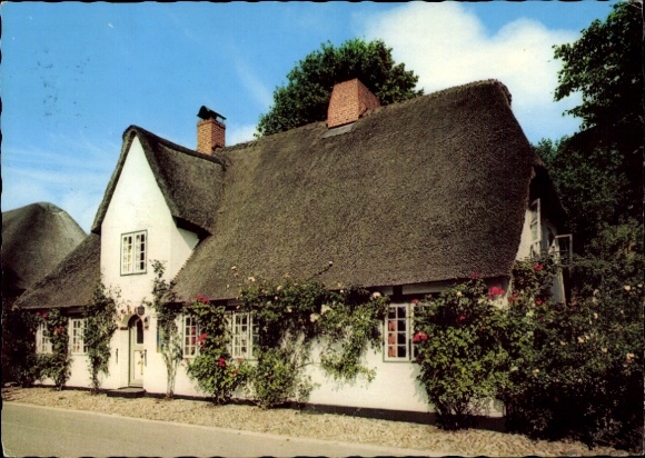 Ak Nieblum auf der Insel Föhr Nordfriesland, Reetdachhaus