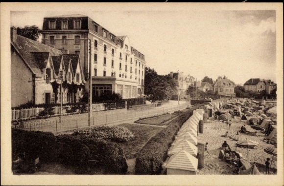 Postcard Concarneau Finistère, view from the beach, Hotel de Cornouailles, beach chairs, coastal landscape