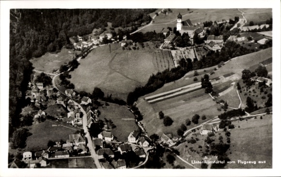 Ak Untermünstertal Münstertal im Schwarzwald, Luftaufnahme von  Kirche, Wiesen, Häuser