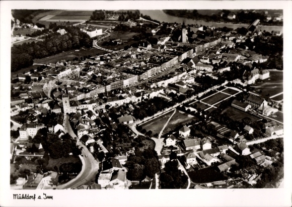Ak Mühldorf am Inn Oberbayern, Luftbild von Mühldorf,  Architektur, Fluss, Landschaft