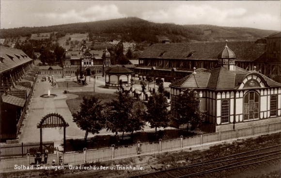 Postcard Bad Salzungen in Thuringia, graduation houses and drinking hall