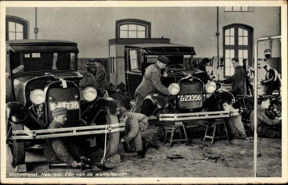 Postcard Haarlem North Holland Netherlands, motor service, een van de workplaatsen, car mechanic