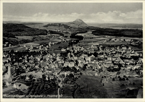 Ak Gottmadingen im Hegau, Luftbild, Hohentwiel, Stadtansicht,  