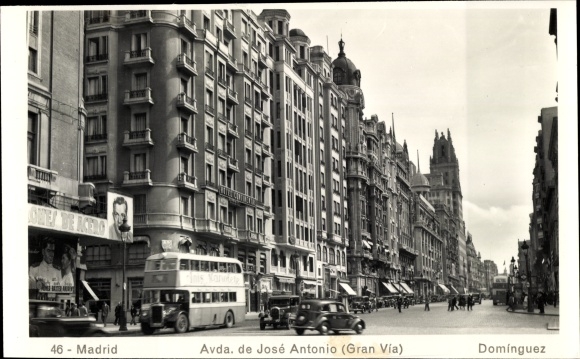 Ak Madrid Spanien, Avenida de José Antonio, Doppeldeckerbus, Kino, Crash Dive, Steel Sharks