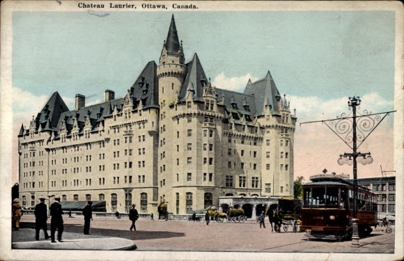 PC Ottawa Ontario Canada, Laurier Castle, tram