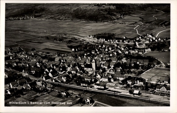 Ak Winterbach im Remstal Württemberg, Luftaufnahme, Winterbach i. Remstal, Häuser, Landschaft, Fl