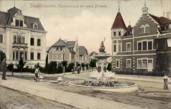 Postcard Sondershausen in the Kyffhäuserkreis Thuringia, Güntherstraße, new fountain, architecture