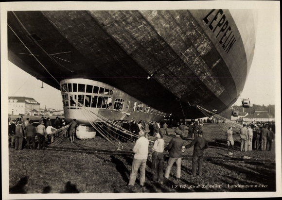 Postcard Graf Zeppelin, LZ 127, landing maneuvers over an airfield